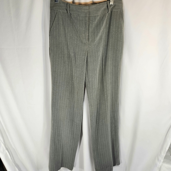 Dalia Collection Grey on Grey Pin Stripe Dress Pants Size 6 - Picture 1 of 9